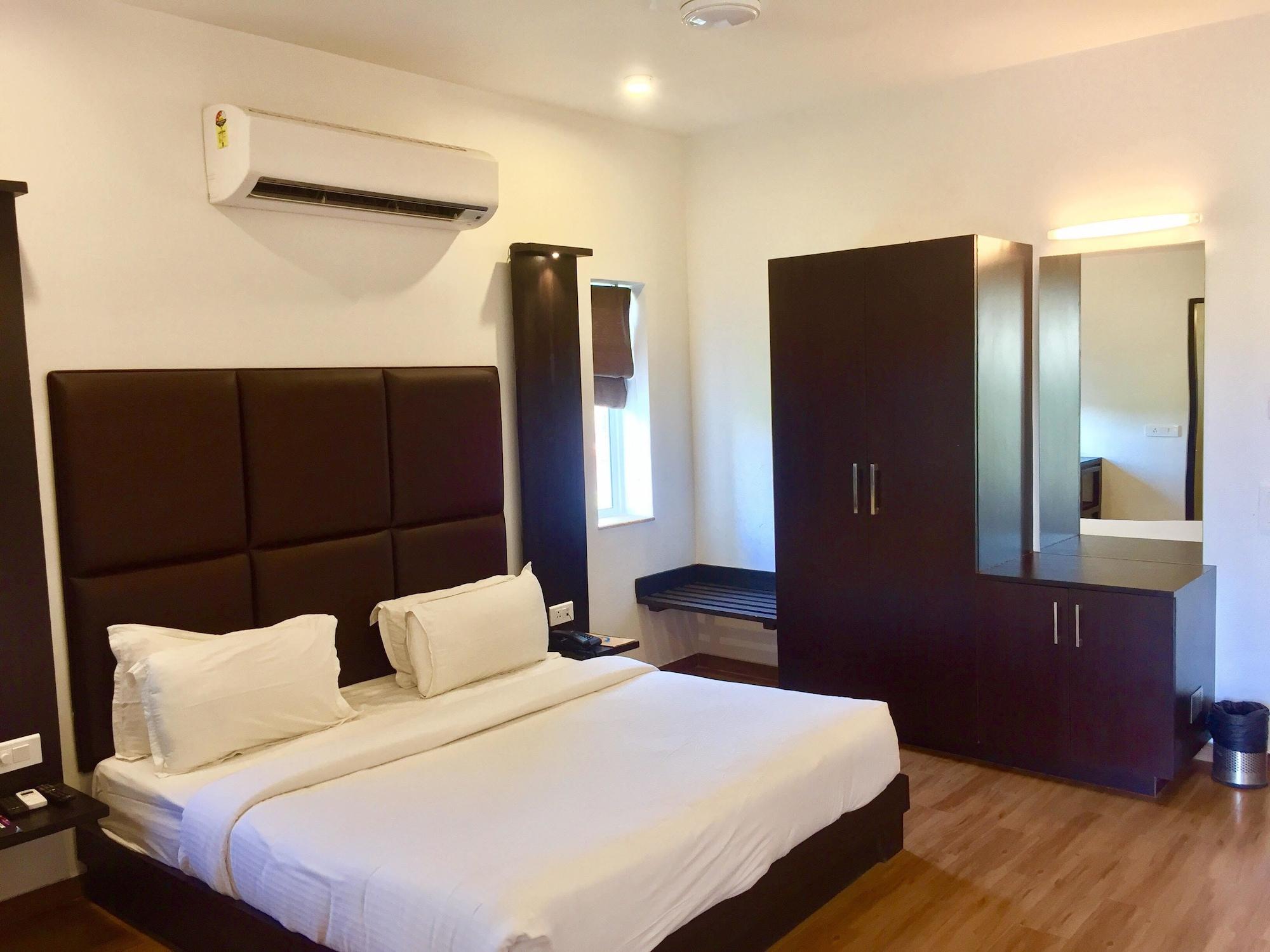 Sinq Beach Resort Calangute Esterno foto