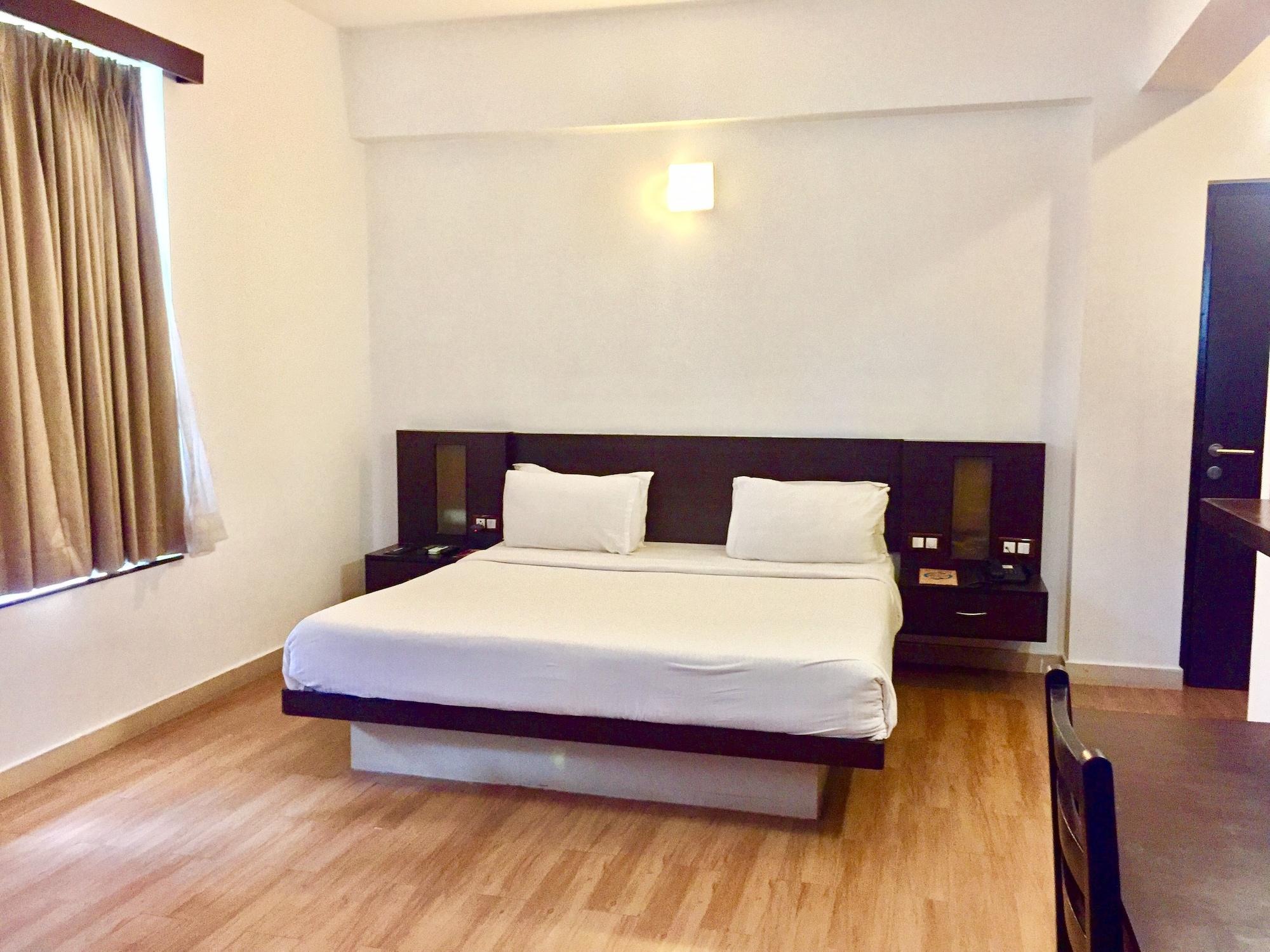 Sinq Beach Resort Calangute Esterno foto