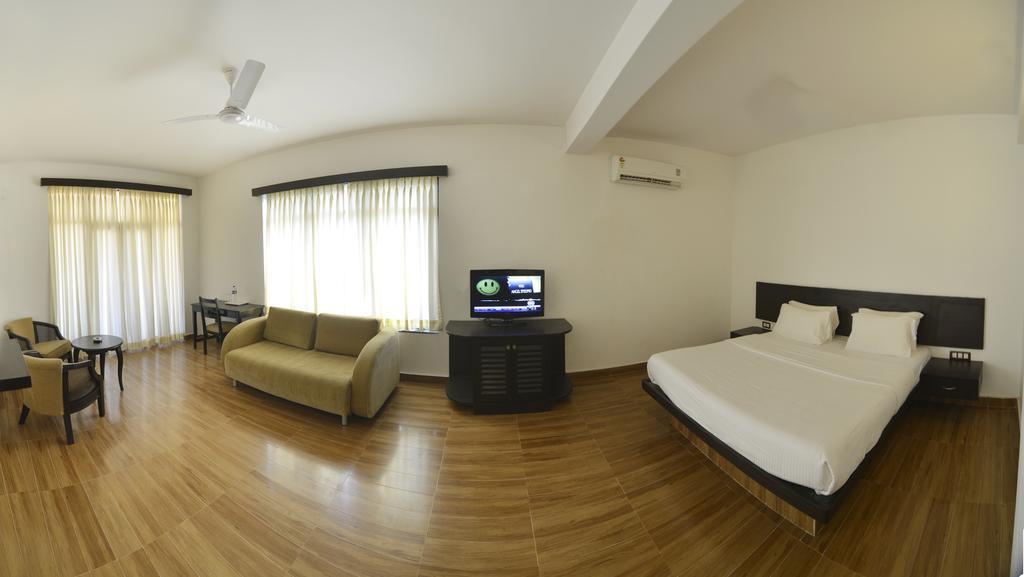 Sinq Beach Resort Calangute Esterno foto