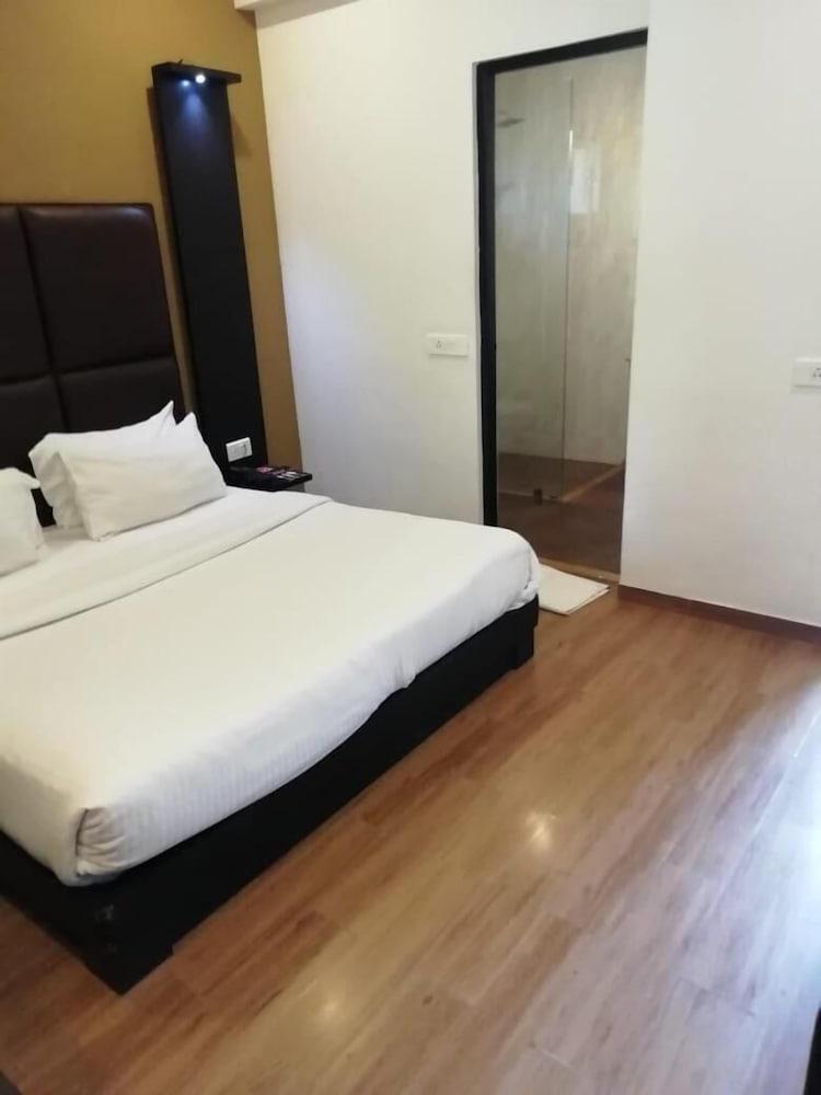 Sinq Beach Resort Calangute Esterno foto