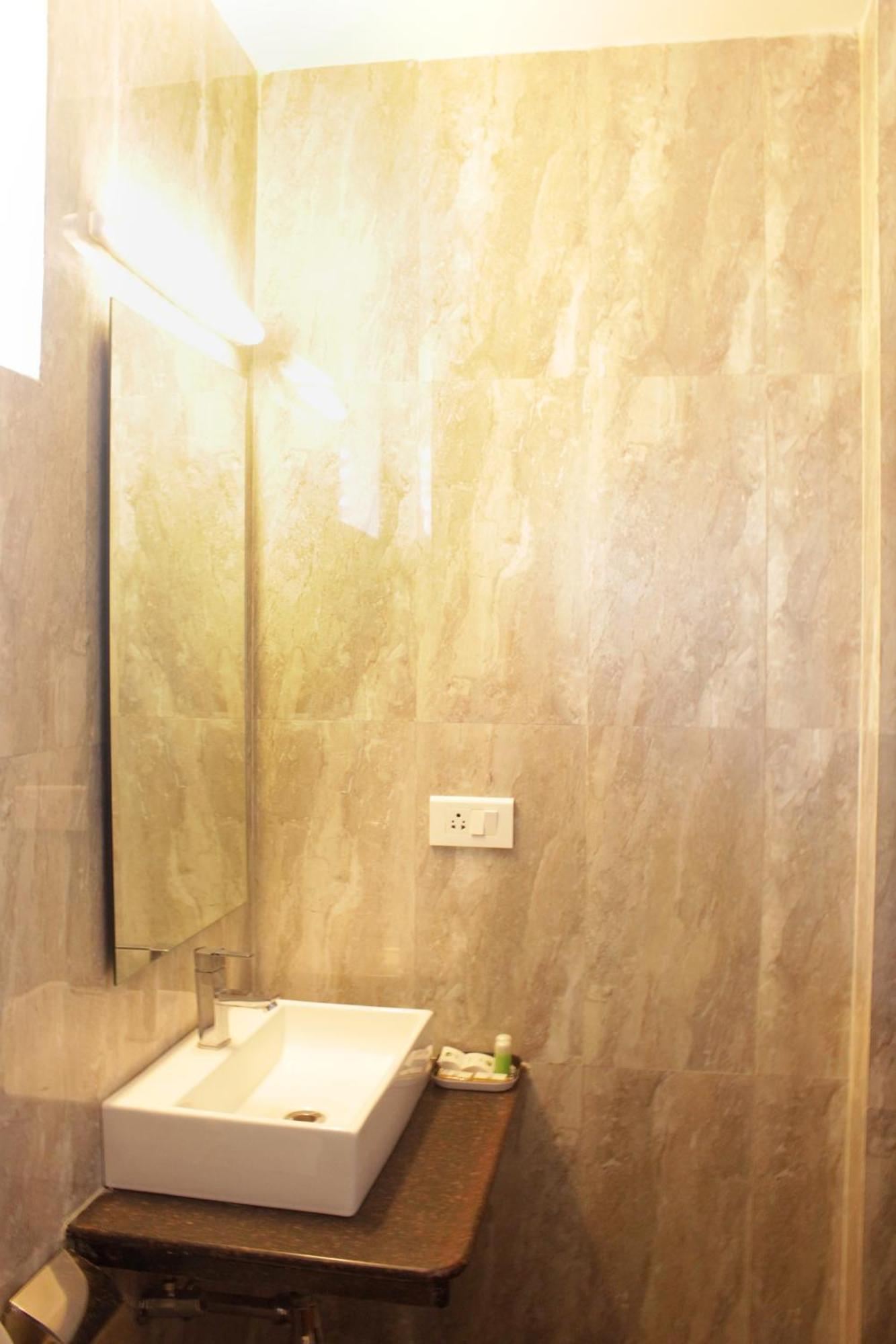 Sinq Beach Resort Calangute Esterno foto