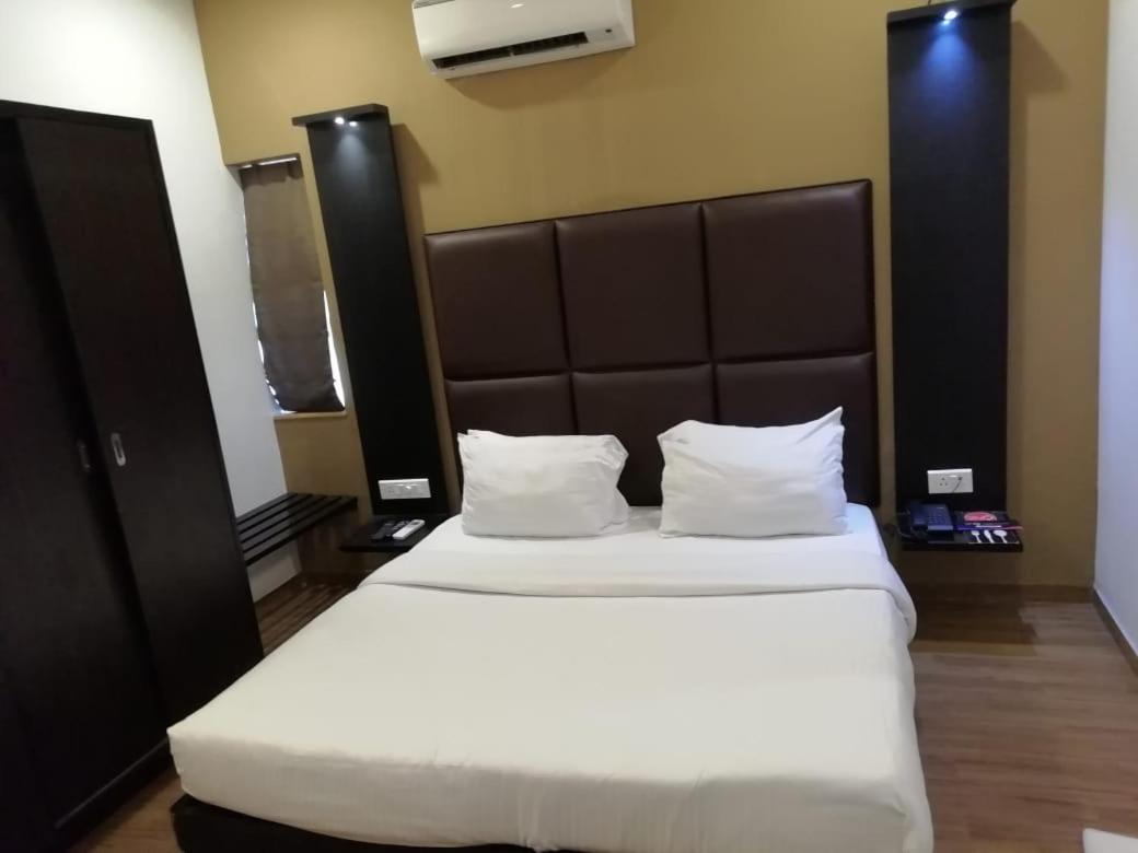Sinq Beach Resort Calangute Esterno foto